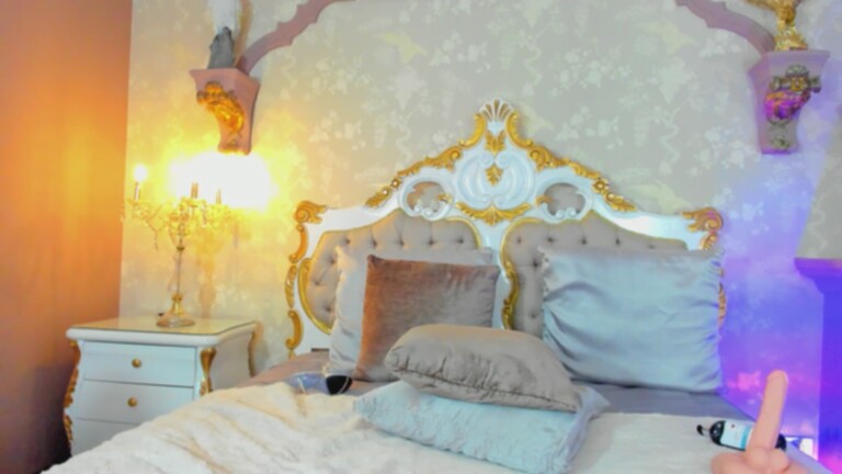 ZuzanHoll's Streamate show and profile