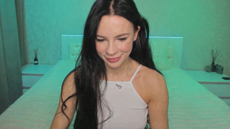 RoxyHey's Streamate show and profile