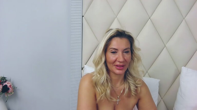 GinaBear's Streamate show and profile