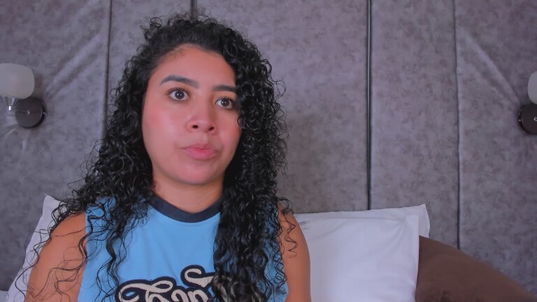 Tharaa24's Streamate show and profile