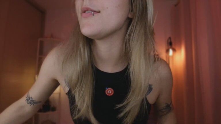 LindaSofiaa's Streamate show and profile