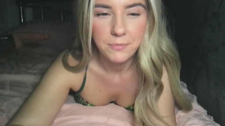 Bella808's Streamate show and profile