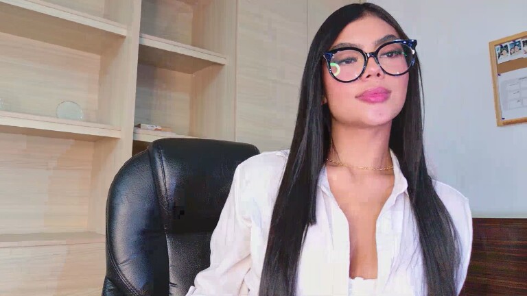 AnnieMilan's Streamate show and profile