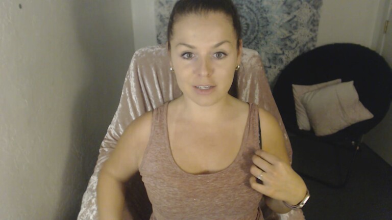 AriaMae's Streamate show and profile