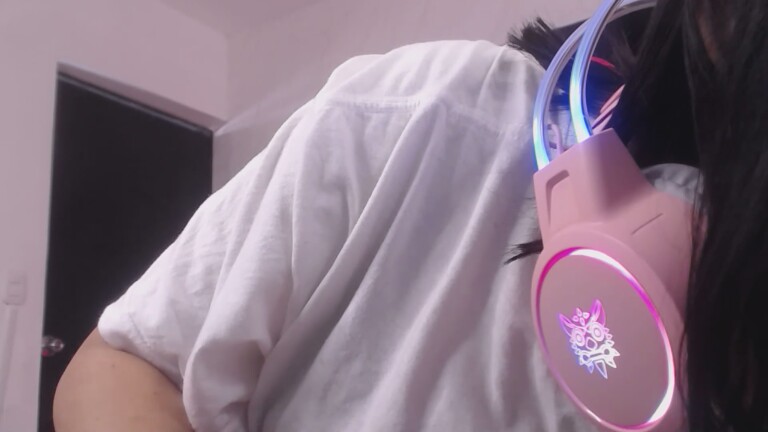 GeekyNyveth's Streamate show and profile