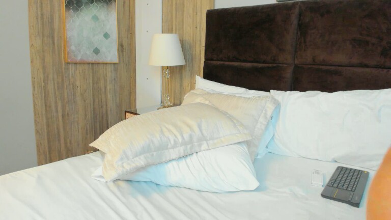 SerenaHotman's Streamate show and profile