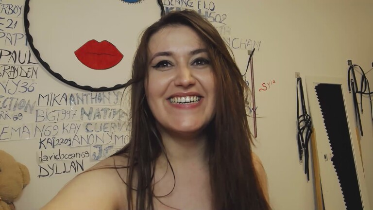 SYIA's Streamate show and profile