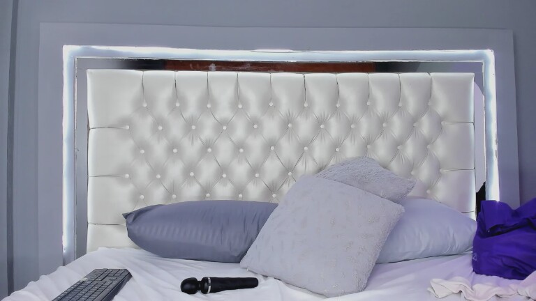 IsabellaTate's Streamate show and profile