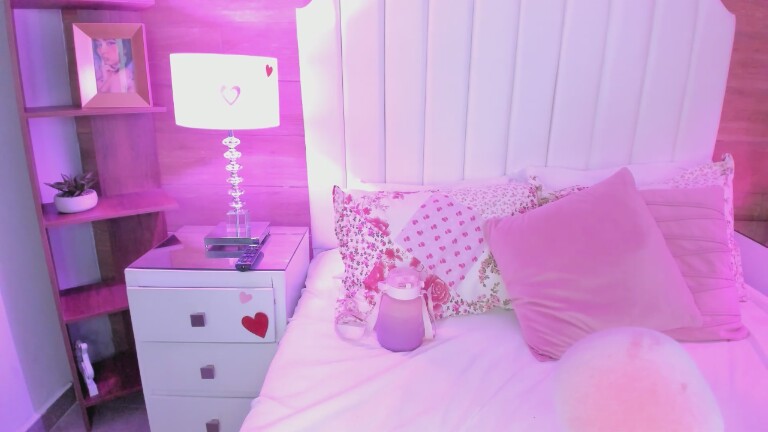 MaddieWaves's Streamate show and profile