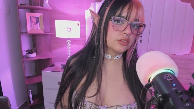 MaddieWaves's Streamate show and profile