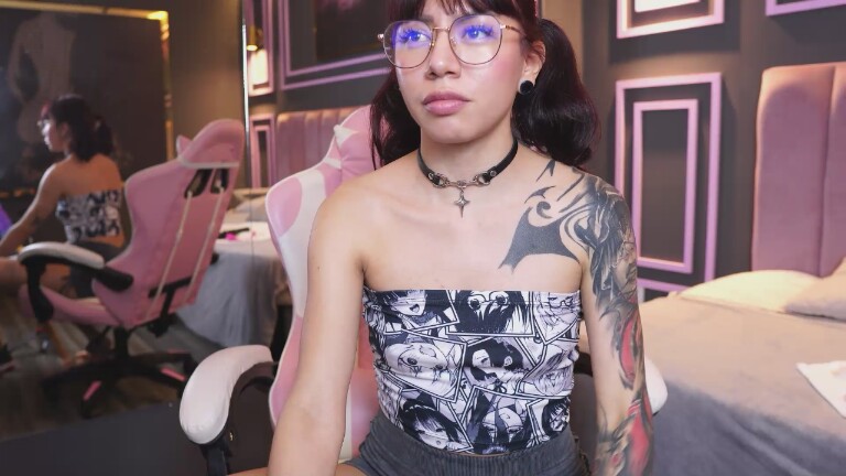 ZaraMiiuw's Streamate show and profile