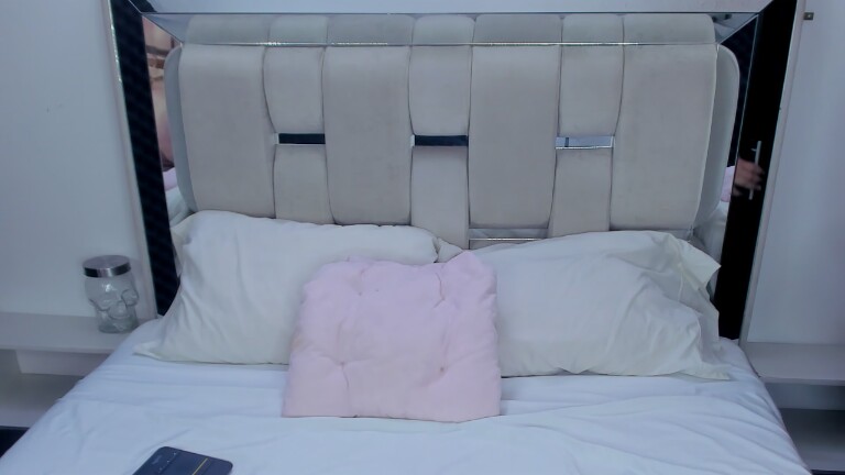 IsadiaRousso's Streamate show and profile