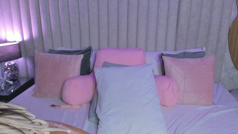 SamiLewis's Streamate show and profile