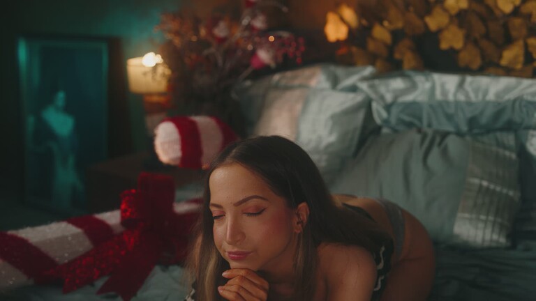 Noya's Streamate show and profile