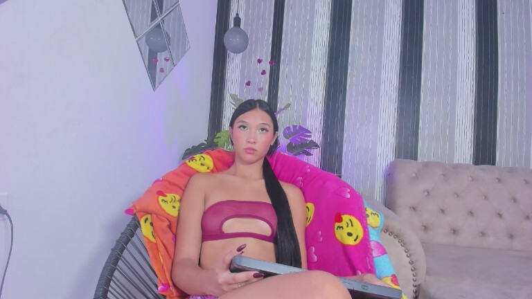 nahomi777's Streamate show and profile