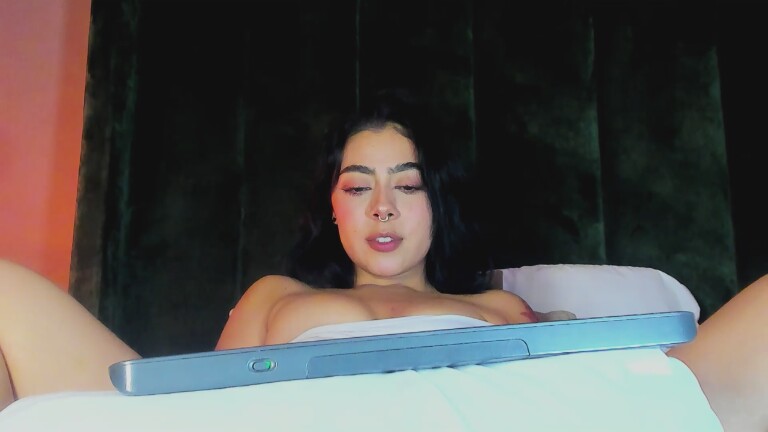 TaniaRedd's Streamate show and profile