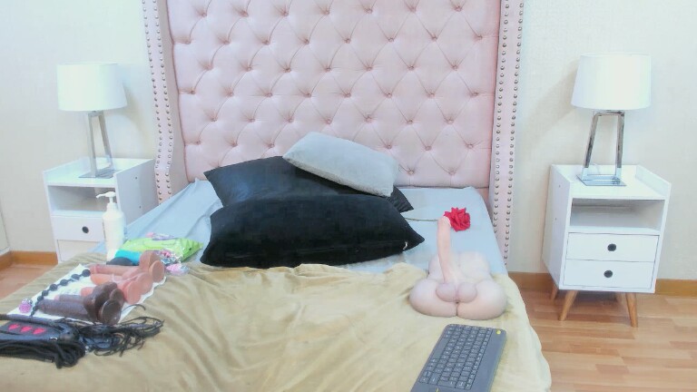 AntonelaMilf's Streamate show and profile