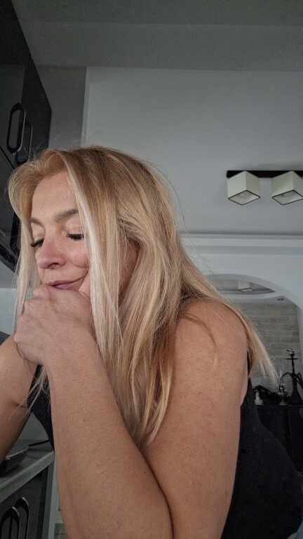 queenfeetMaria's Streamate show and profile