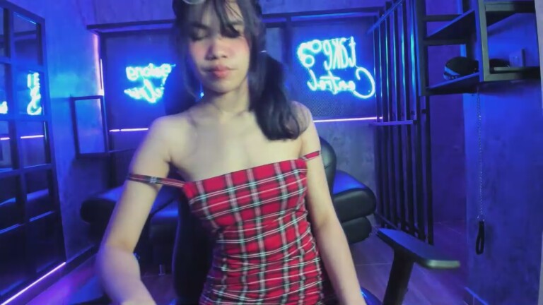 TinyMini's Streamate show and profile