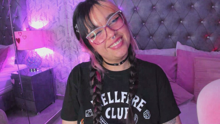 MaddieWaves's Streamate show and profile