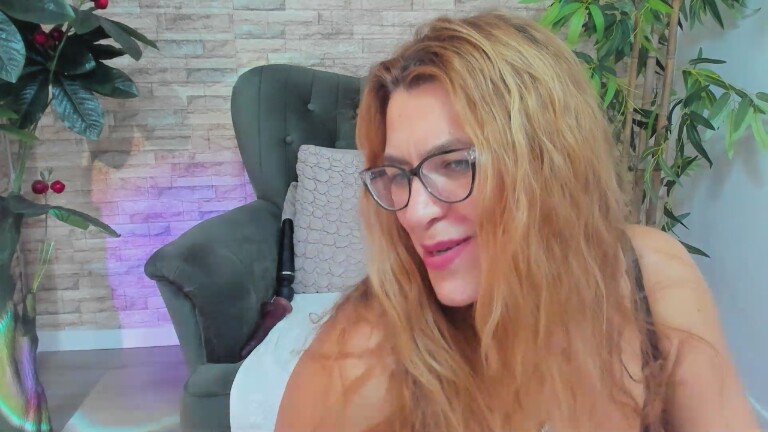 KamaFeels's Streamate show and profile