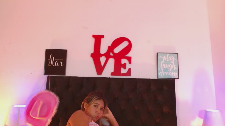 ChristinWeet's Streamate show and profile