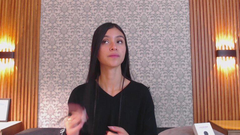 Charlotte_18's Streamate show and profile