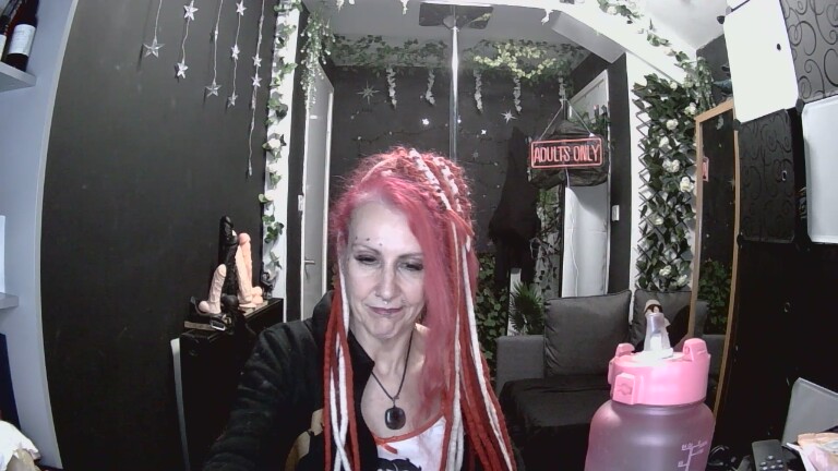 SkySparks's Streamate show and profile