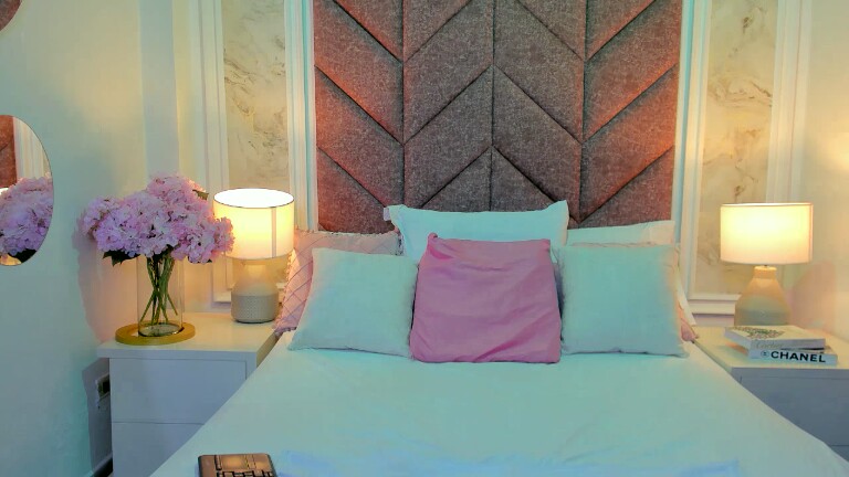 ScarletShinee's Streamate show and profile