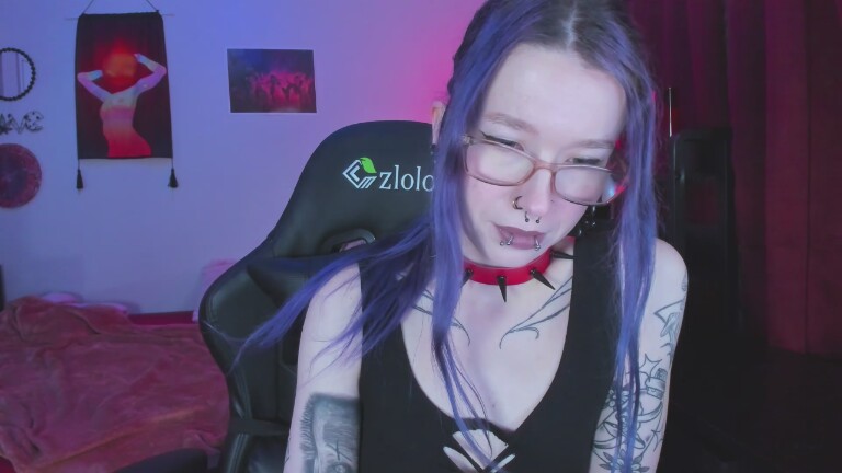 NikkiVill's Streamate show and profile