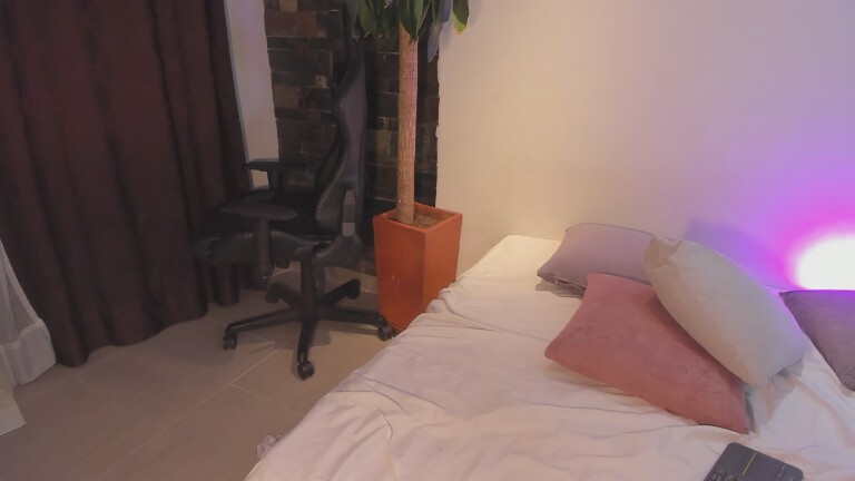 Samantha_West's Streamate show and profile