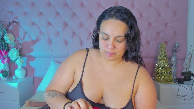 Nina_Lisboah's Streamate show and profile
