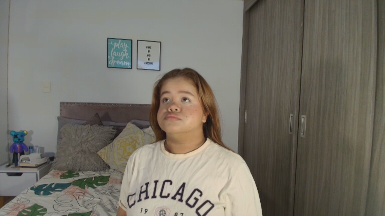 littlee_sophiee's Streamate show and profile