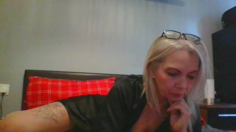 Elly49's Streamate show and profile