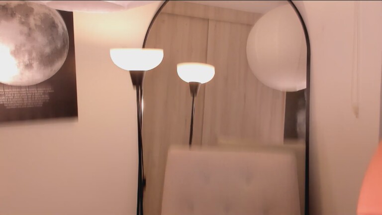 Nina_Cravizz's Streamate show and profile