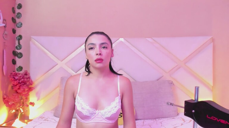 SaraSstonee's Streamate show and profile