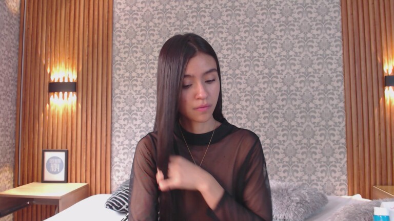 Charlotte_18's Streamate show and profile